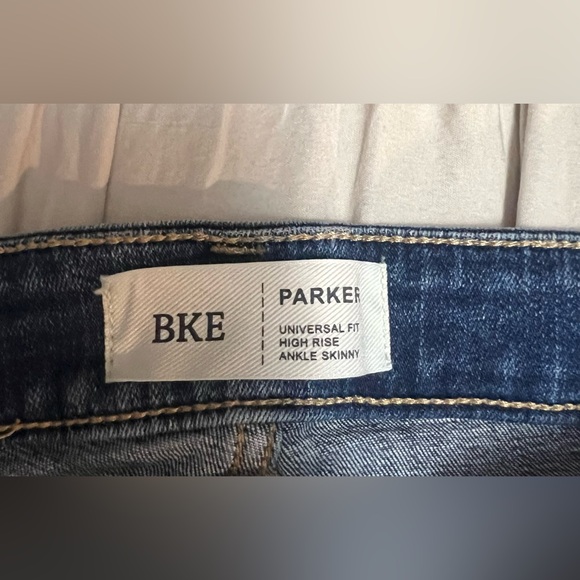 BKE - PARKER - DISTRESSED - SZ 27
UNIVERSAL FIT
HIGH RISE
ANKLE SKINNY - Picture 3 of 4